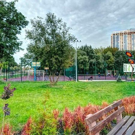 Modern Apartment Near Park Kijev Kültér fotó