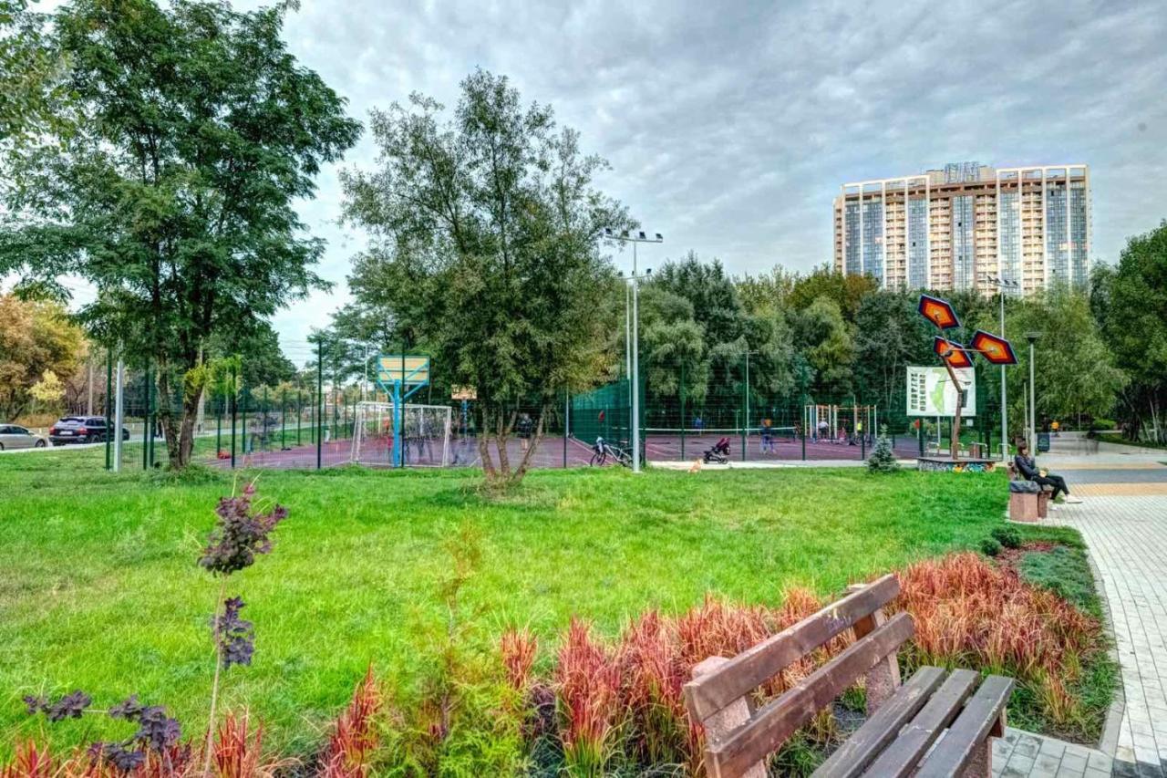 Modern Apartment Near Park Kijev Kültér fotó